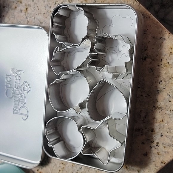 The Pampered Chef - "Creative Cutters Set" - Mini Metal Cookie Cutters # 1095 - Picture 2 of 5